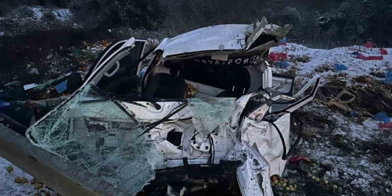 Sakarya’da kamyonet takla attı: Baba ve oğlu yaralandı