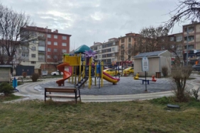 Salıncaklar boş kaldı, park sessizliğe büründü