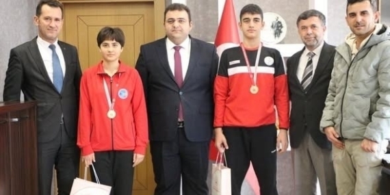 Şampiyon öğrencilere ödüller ve burs müjdesi