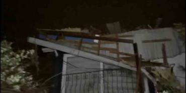 Samsun’da fırtına etkili oldu: Çatılar uçtu, ağaçlar devrildi