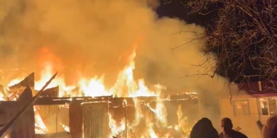 Samsun’da gece yarısı korku dolu anlar: Kırsal mahallede iki ev alevlere teslim oldu