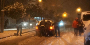 Samsun’da yoğun kar yağışı sürücülere zor anlar yaşattı