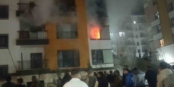 Şanlıurfa’da yangın paniği: Mahsur kalanları itfaiye ekipleri kurtardı