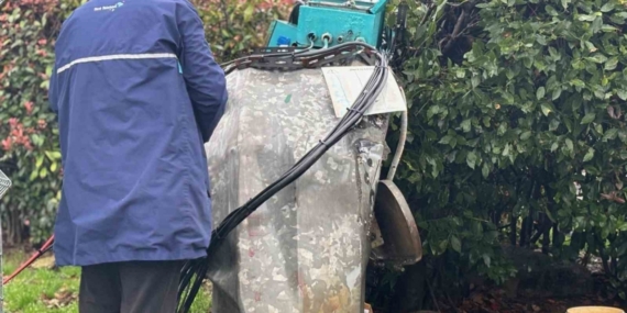 Sarıyer’de fırtına etkili oldu: Baz istasyonu ve ağaç devrildi