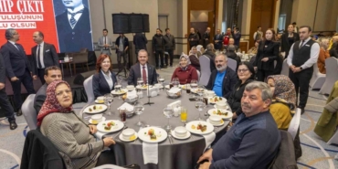 Seçer: "Şehitlerimiz bu ülkenin onurunu omuzlarında taşıdı"