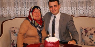 Şehit annesinin 70. doğum gününü kutladı