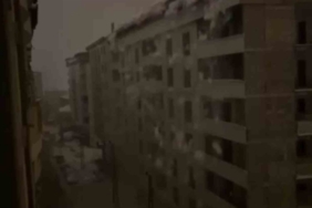 Şemdinli’de tonlarca ağırlıktaki kar kütlesi elektrik direklerini devirdi