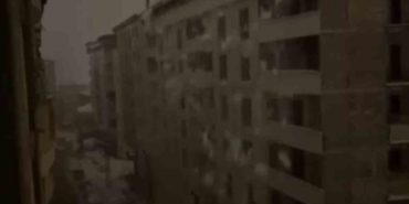 Şemdinli’de tonlarca ağırlıktaki kar kütlesi elektrik direklerini devirdi