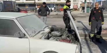 Seyir halindeki FIAT otomobil yandı