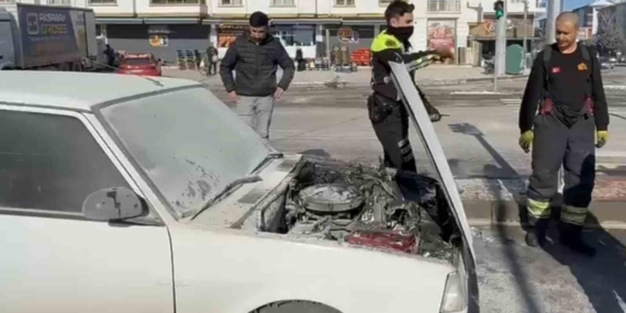 Seyir halindeki FIAT otomobil yandı