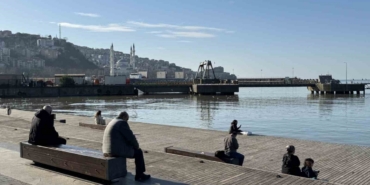 Sıcak havayı görenler sahile koştu