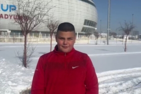 ‘Sıcak sevmiyorum’ dedi, Sibirya soğuklarında karda yuvarlandı