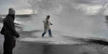 Şiddetli lodosa aldırış etmeden fotoğraf yarışına girdiler