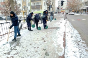 Siirt Belediyesinin karla mücadele çalışmaları aralıksız devam ediyor