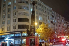 Siirt’te çatılardaki kat kütleleri itfaiye ekipleri tarafından temizlendi