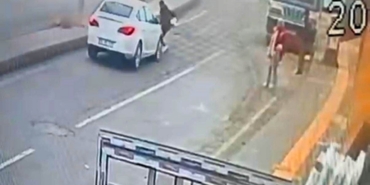 Siirt’te otomobilin yayaya çarptığı anlar kameraya yansıdı