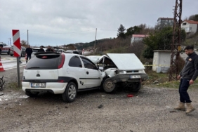 Sinop’ta otomobiller çarpıştı: 1 yaralı