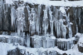 Şırnak’ta buz sarkıtları dronla görüntülendi