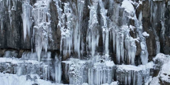 Şırnak’ta buz sarkıtları dronla görüntülendi