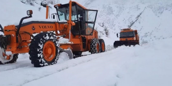 Şırnak’ta karlı yollar ulaşıma açılıyor