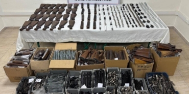 Tabanca ve tüfek parçaları ele geçirildi