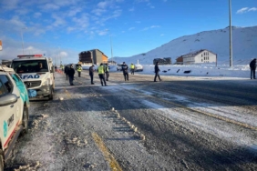 Taksiyle yolcu minibüsü çarpıştı: 16 yaralı