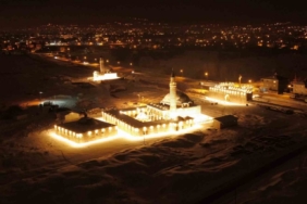 Tarihi Hüsrev Paşa Camii’nde gece ışıltısı: Tarih ve sanat buluştu