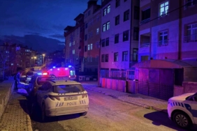 Tartıştığı erkek arkadaşını banyoda bıçaklayarak öldürdü