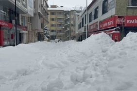 Tatvan’da gök gürültülü kar yağışı