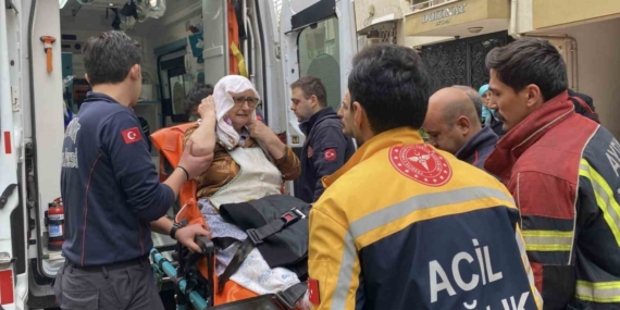 Taziye evine yemek yaparken evini yakıyordu