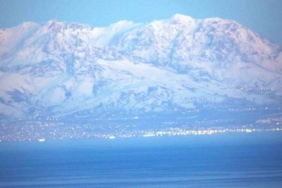 Teleskopik lensle Bitlis’ten Van’ı görüntüledi