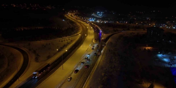 TEM Otoyolu’nun Bolu geçişi 7 saat sonra ulaşıma açıldı