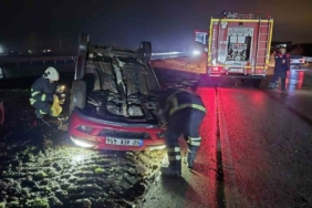 Ters dönen otomobildeki 2 kişi yaralandı
