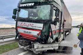 Tır bariyerleri kağıt gibi ezdi