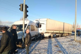 Tokat’ta buzlanma zincirleme kazaya oldu, 5 araç birbirine girdi