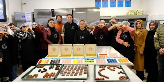 Tokat’ta koruma altındaki çocuklara çikolata yapım eğitimi verildi