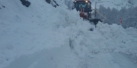Tunceli-Ovacık yolunda çığ: Ulaşım kısa sürede yeniden sağlandı