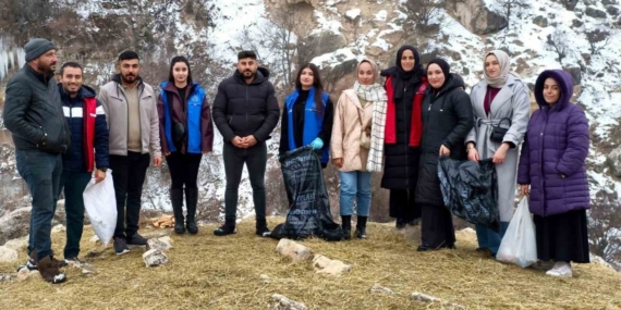 Tunceli’de soğuk kışa sıcak dokunuş: Gençler yaban hayatı için seferber oldu