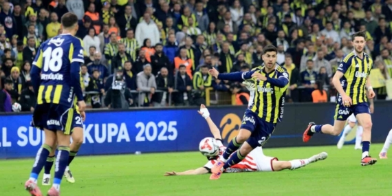 Turkcell Süper Kupa: Fenerbahçe: 1 - Samsunpor: 0 (İlk yarı)
