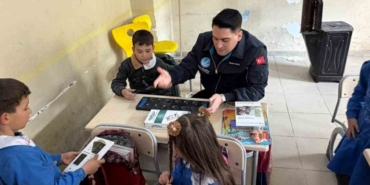 Ülkü Ocakları’ndan Bayındır Kızılkeçili İlkokulu’na eğitim desteği