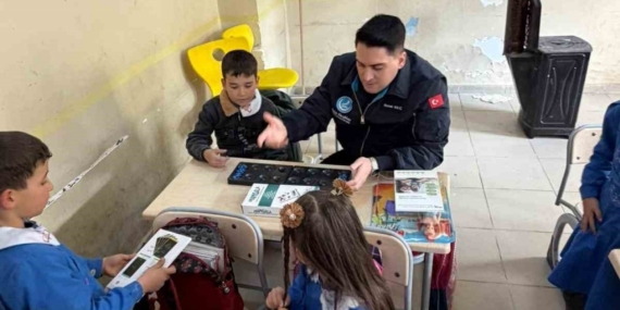 Ülkü Ocakları’ndan Bayındır Kızılkeçili İlkokulu’na eğitim desteği