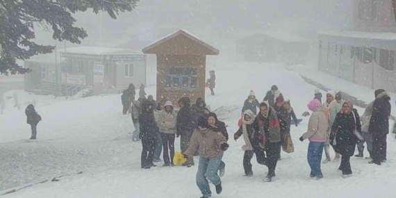 Uludağ’da kar kalınlığı 60 santimetreyi geçti