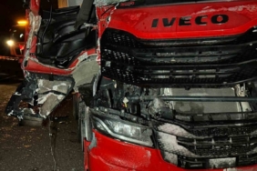 Uşak’ta 2 tır çarpıştı: 1 yaralı