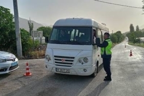 Uşak’ta polis ve jandarmadan okul çevreleri ve servislere sıkı denetim
