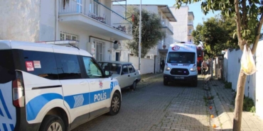 Uyurken kulağına pamuk tıkayınca, ekipler kapıya dayandı