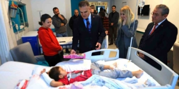 Vali Akbıyık yeni yılı hasta, yaşlı ve görev yapanları ziyaretler ile girdi