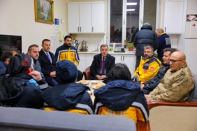 Vali Eldivan’dan sağlık çalışanlarına yeni yıl ziyareti