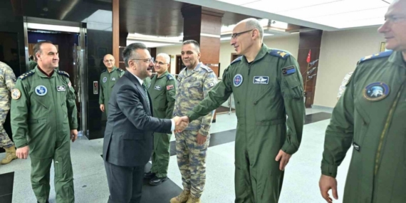 Vali Hüseyin Aksoy’dan Muharip Hava Kuvveti Komutanlığı’na veda ziyareti