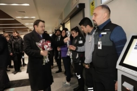 Vali Işın, yılbaşında görevleri başındaki kurum personelleriyle bir araya geldi