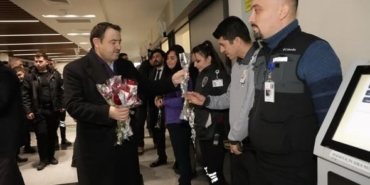 Vali Işın, yılbaşında görevleri başındaki kurum personelleriyle bir araya geldi